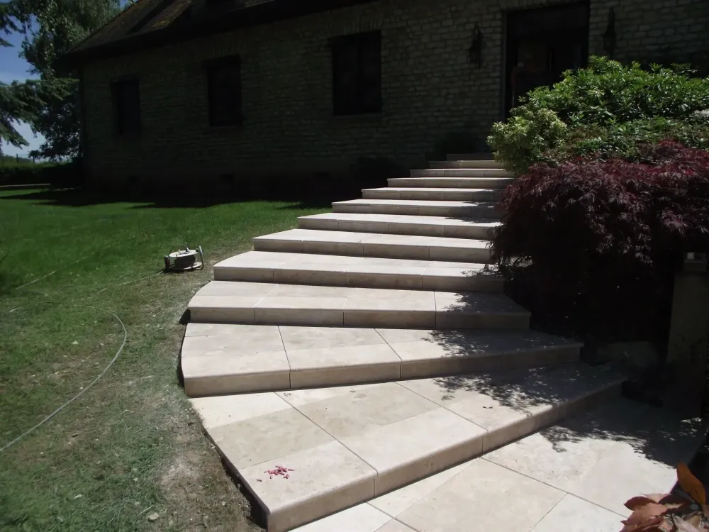 Construction d'un escalier en dallage